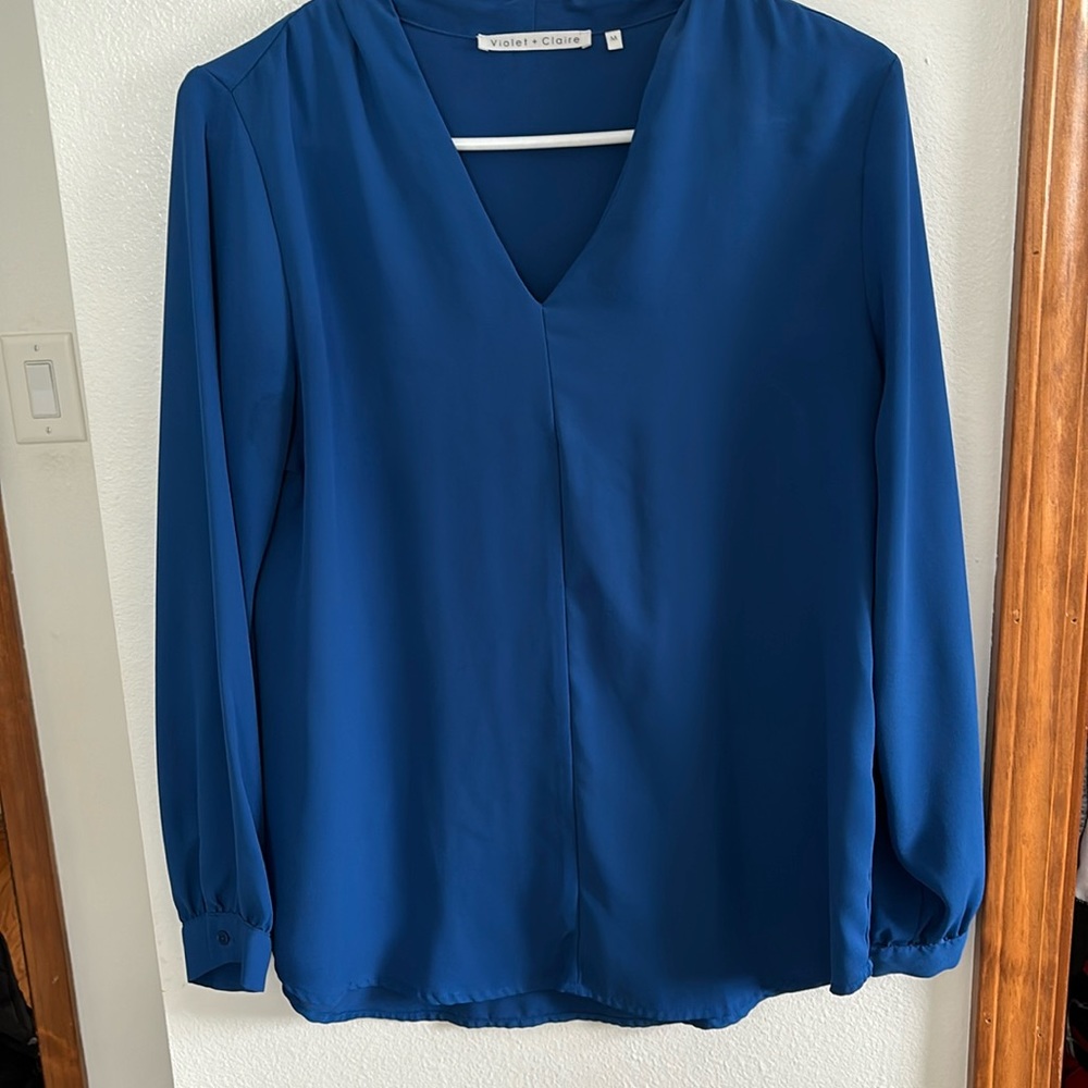 Violet & Claire blue vneck 3/4 sleeve blouse, size M